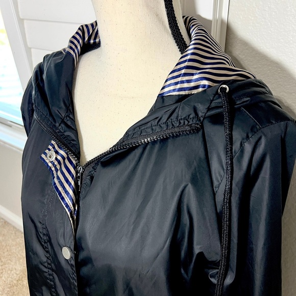 Women Black Rain Coat Jacket Size L Hooded Pockets Zip Snap Outdoor windbreaker - Picture 5 of 9